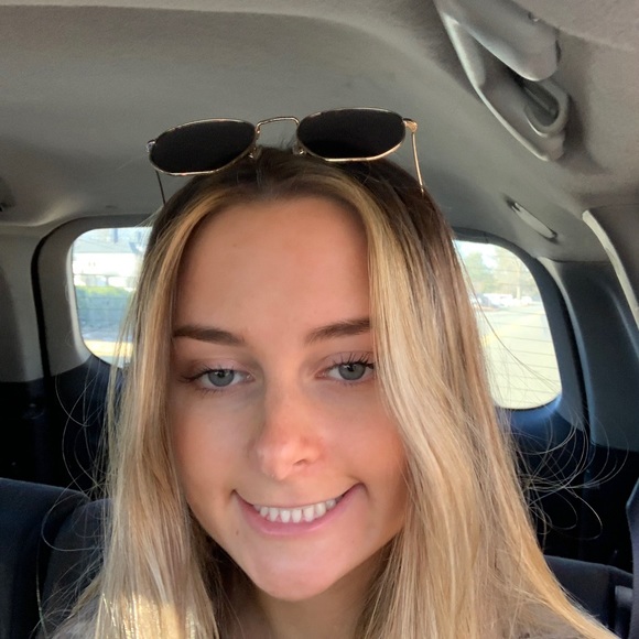 Meet your Posher, Emily - Picture 1 of 1